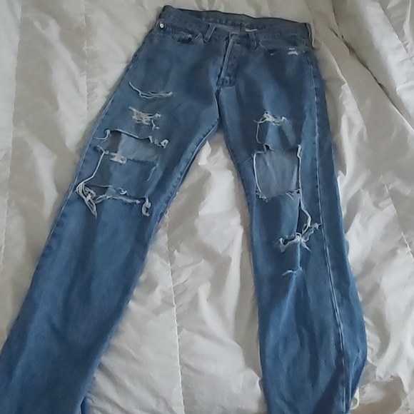 Levi Distressed Wide Leg Jean - Picture 5 of 5
